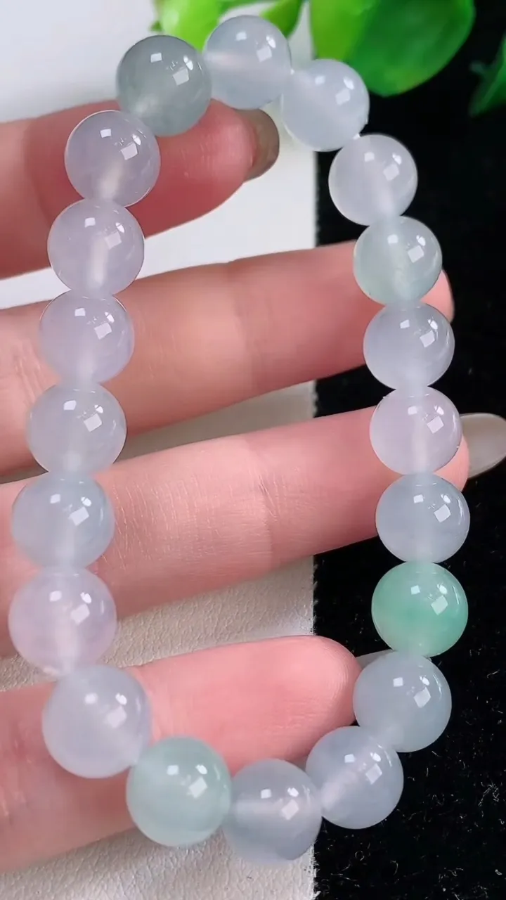 天然A货翡翠圆珠手串，尺寸8.9-20颗，重量:26.98g12月2日
工厂直销收藏佳品,种好水足，色泽均匀，有种有色，上手高大气！