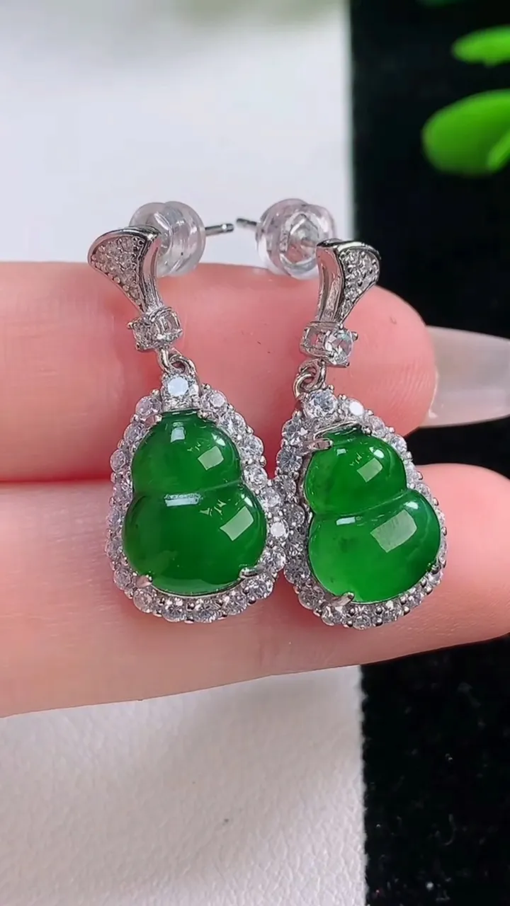 天然A货翡翠蛋面戒指，尺寸10.4-9.4-5，重量:2.14g2025年12月2日
工厂直销收藏佳