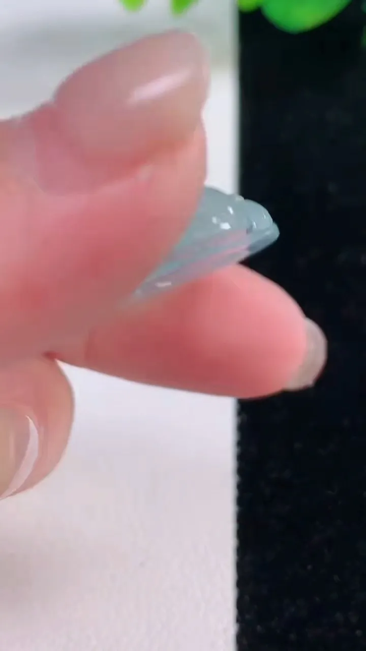 天然A货翡翠佛公吊坠，尺寸31.2-35.4-5.7，重量:9.21g
12月2日