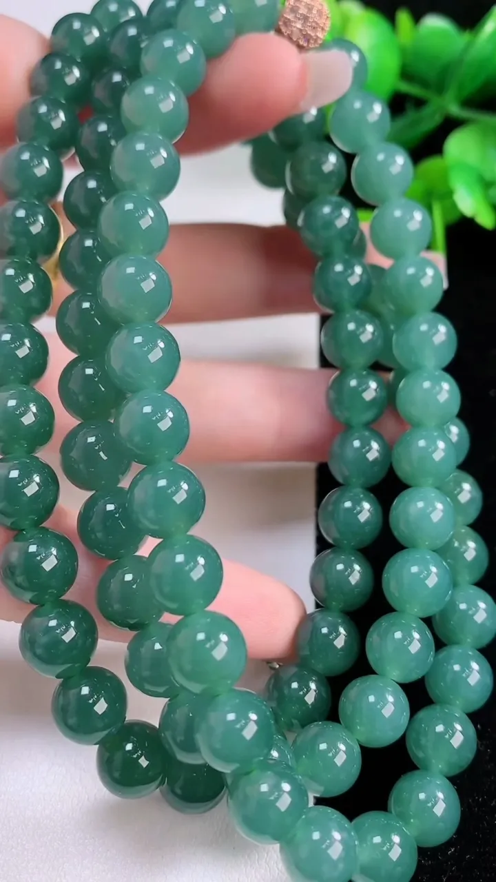 天然A货翡翠圆珠项链，尺寸8.6-88颗，重:94.18g
12月2日
