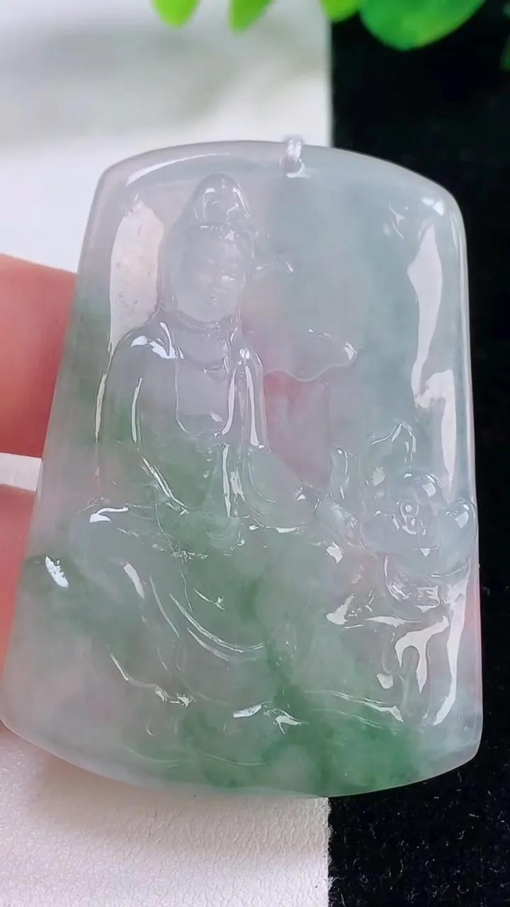 天然A货翡翠大势至菩萨吊坠，尺寸52.3-37.5-5.8，重量:23.91g
12月2日