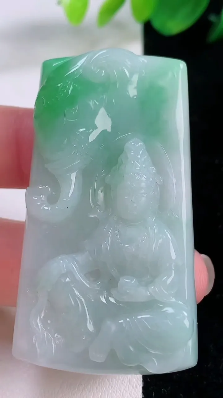 天然A货翡翠普贤菩萨吊坠，尺寸56.8-30.3-8.6，重量:34.00g
12月2日