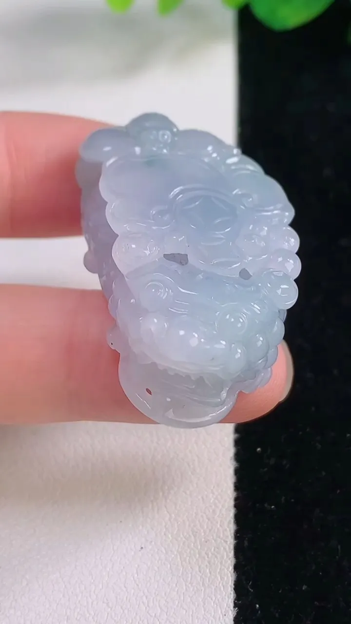 天然A货翡翠紫罗兰貔貅吊坠，尺寸38.8-20.7-12.6，重量:20.59g
12月2日