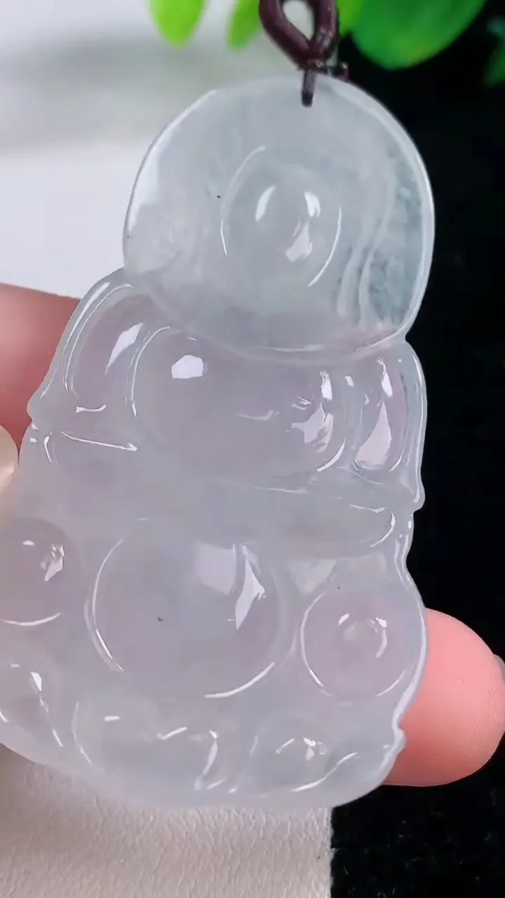 天然A货翡翠观音菩萨吊坠，尺寸57.2-34.6-5.6，重量:20.38g
12月2日