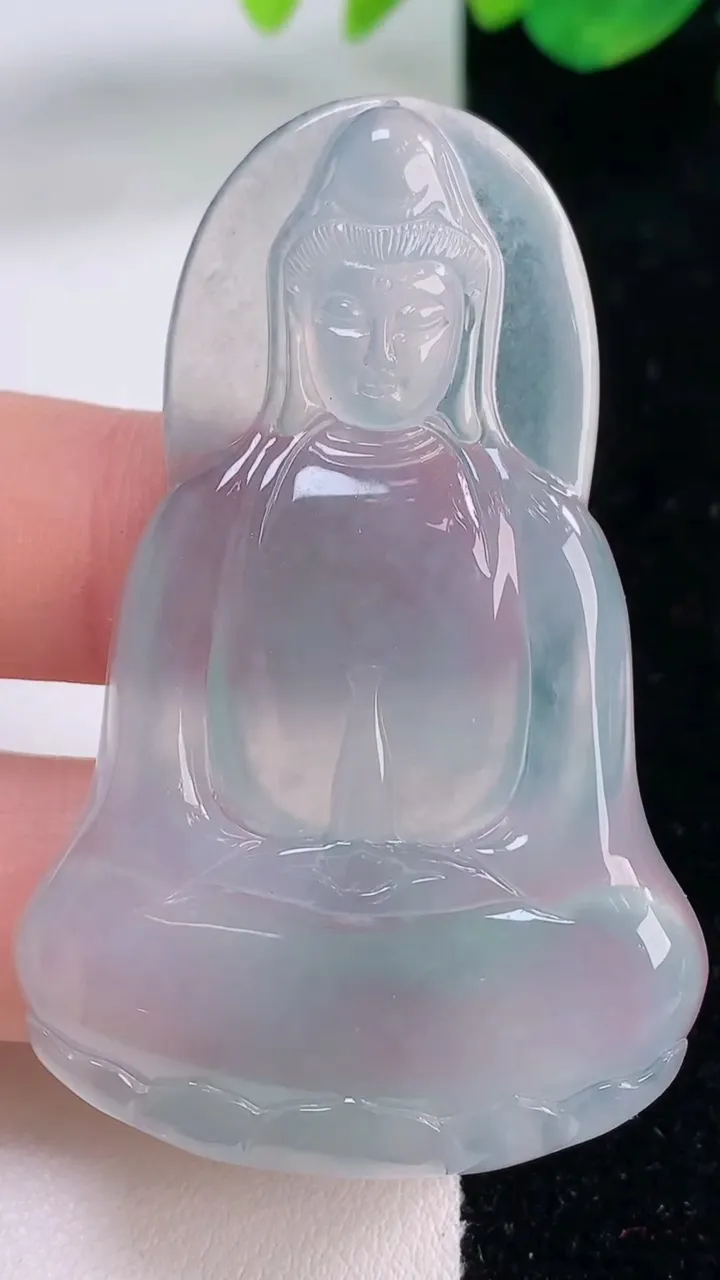 天然A货翡翠种飘花素衣观音吊坠，尺寸56.5-36.6-5.5，重量:19.40g
12月2日