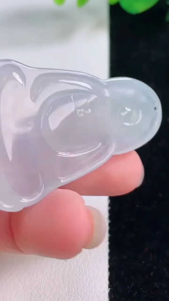 天然A货翡翠观音菩萨吊坠，尺寸50-29.8-5.9，重量:16.04g
12月2日