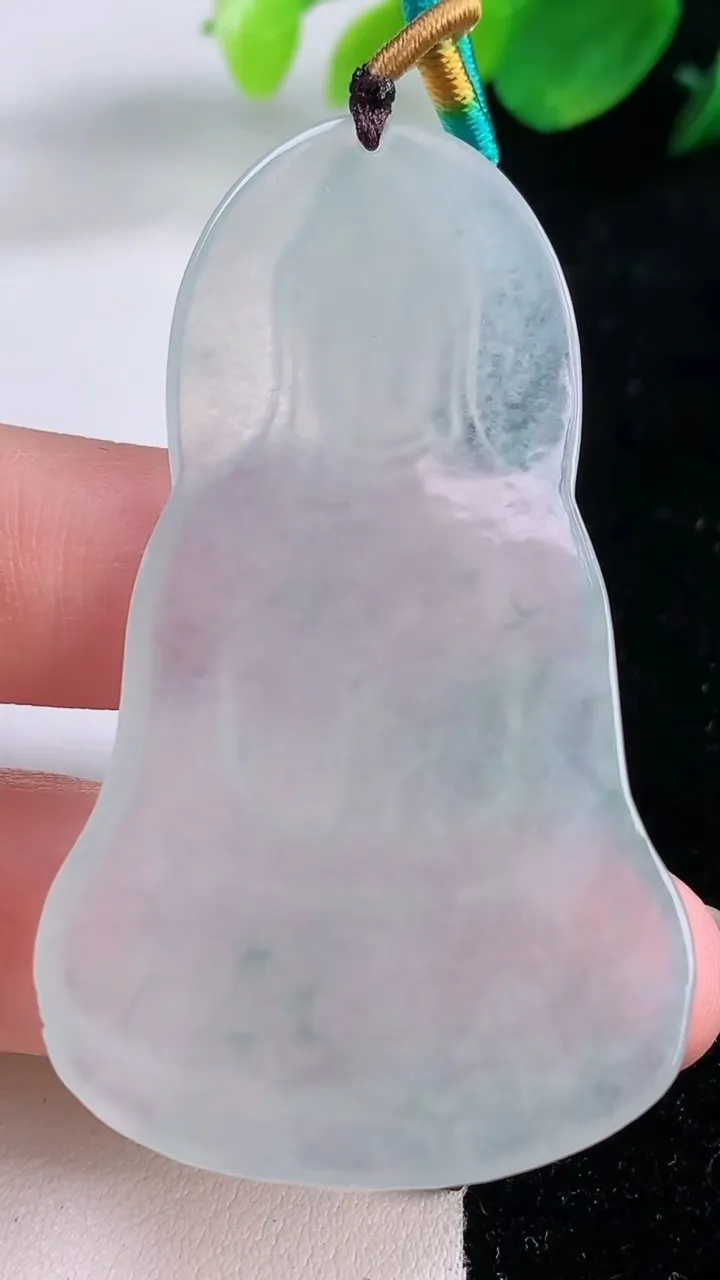 天然A货翡翠观音菩萨吊坠，尺寸60.5-35.5-4.7，重量:21.92g
12月2日