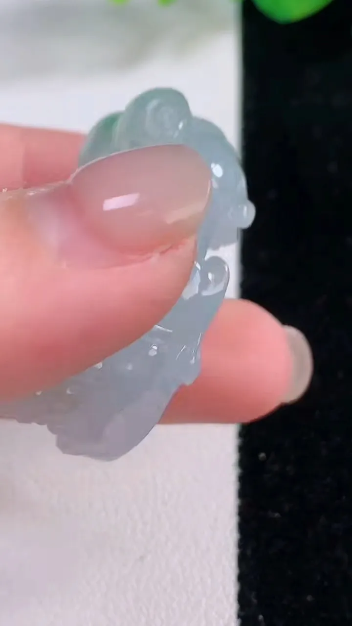 天然A货翡翠貔貅吊坠，尺寸38-19.6-12，重量:18.89g
12月2日