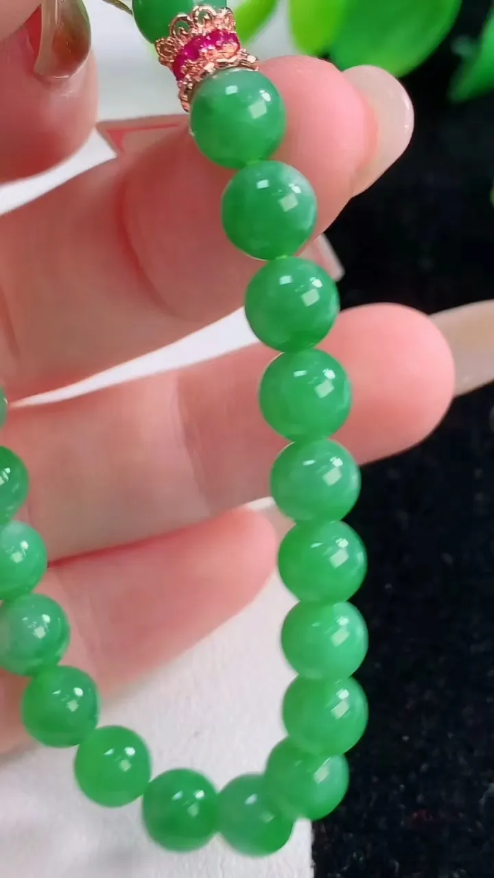 天然A货翡翠圆珠手串，尺寸6.4-26颗，重量:14.31g12月2日
工厂直销收藏佳品,种好水足，色泽均匀，有种有色，上手高大气！