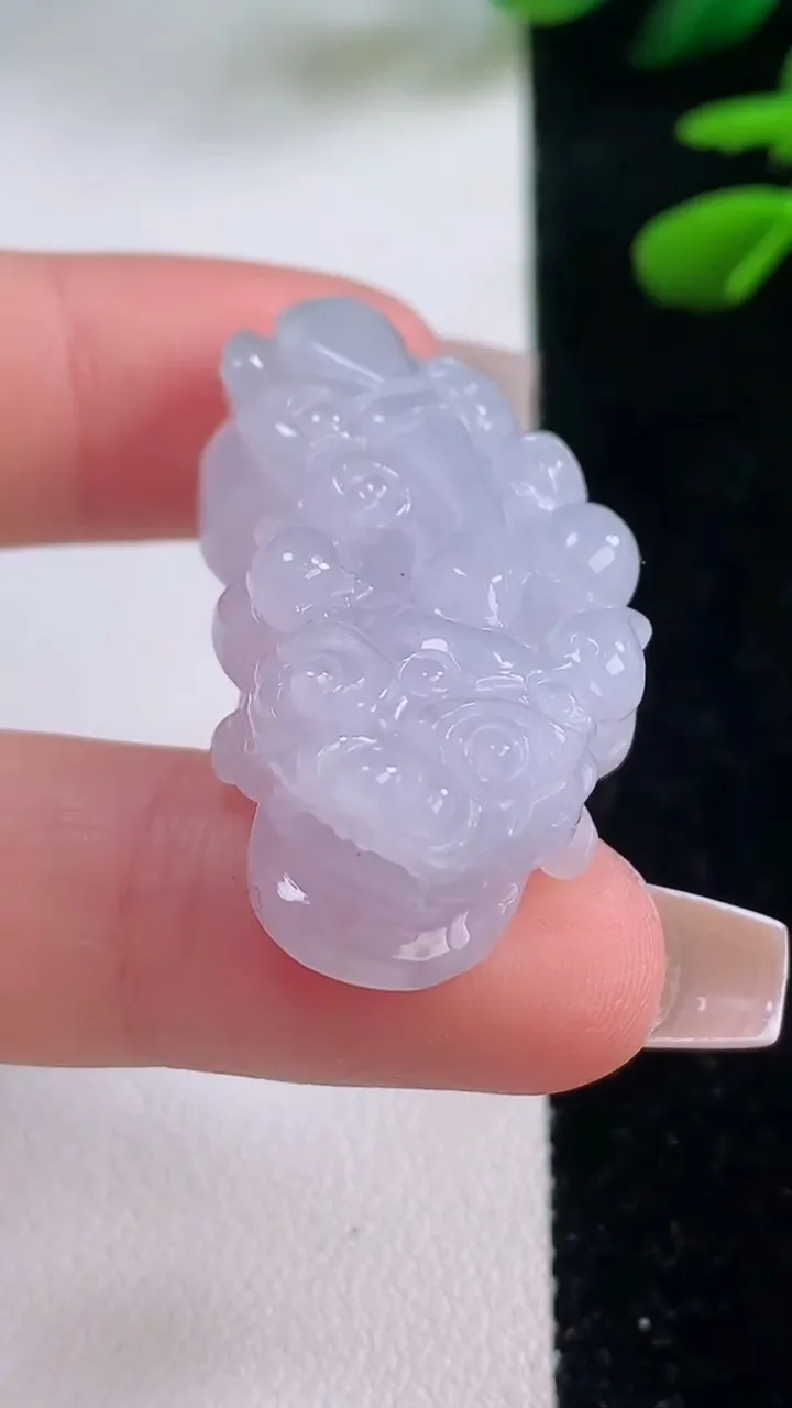 天然A货翡翠貔貅吊坠，尺寸38.4-19.3-12，重量:19.39g
12月2日