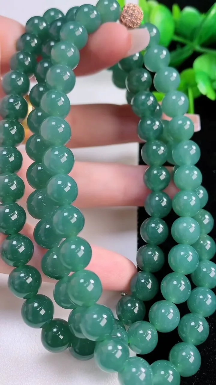 天然A货翡翠圆珠项链，尺寸8.6-88颗，重:94.18g
12月2日