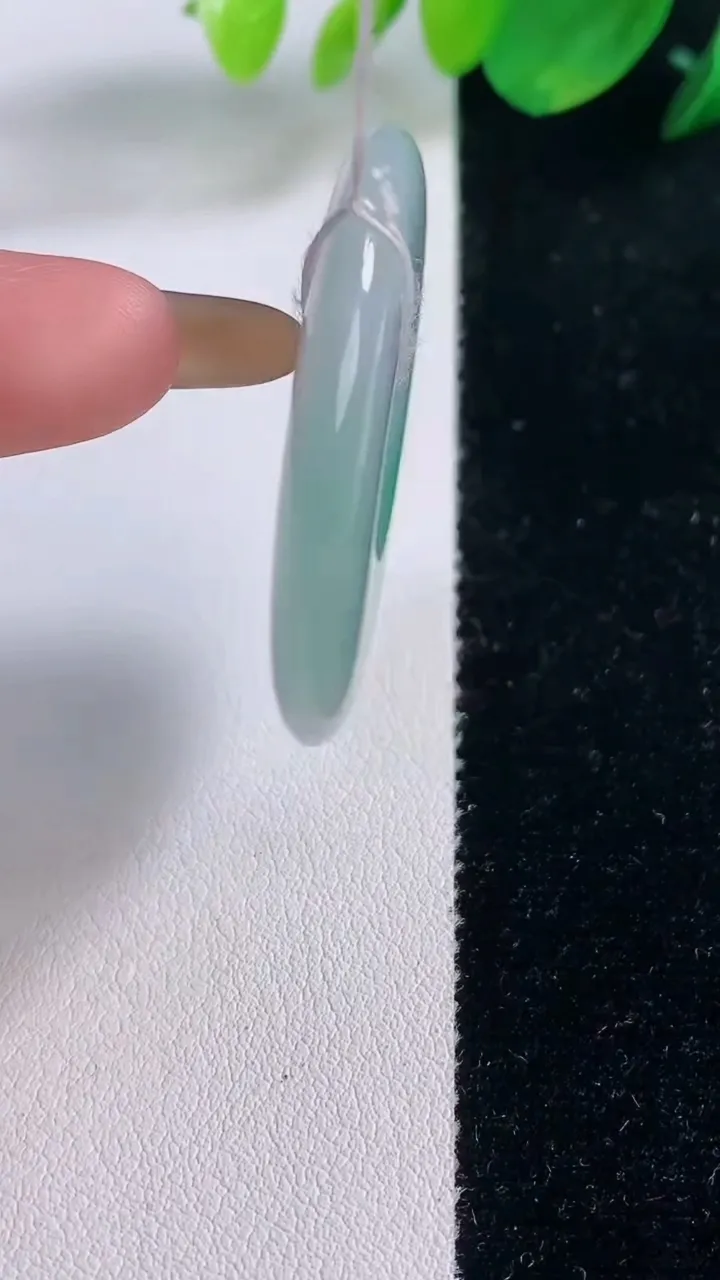 天然A货翡翠平安扣吊坠，尺寸38-5.7，重量:17.24g
12月2日