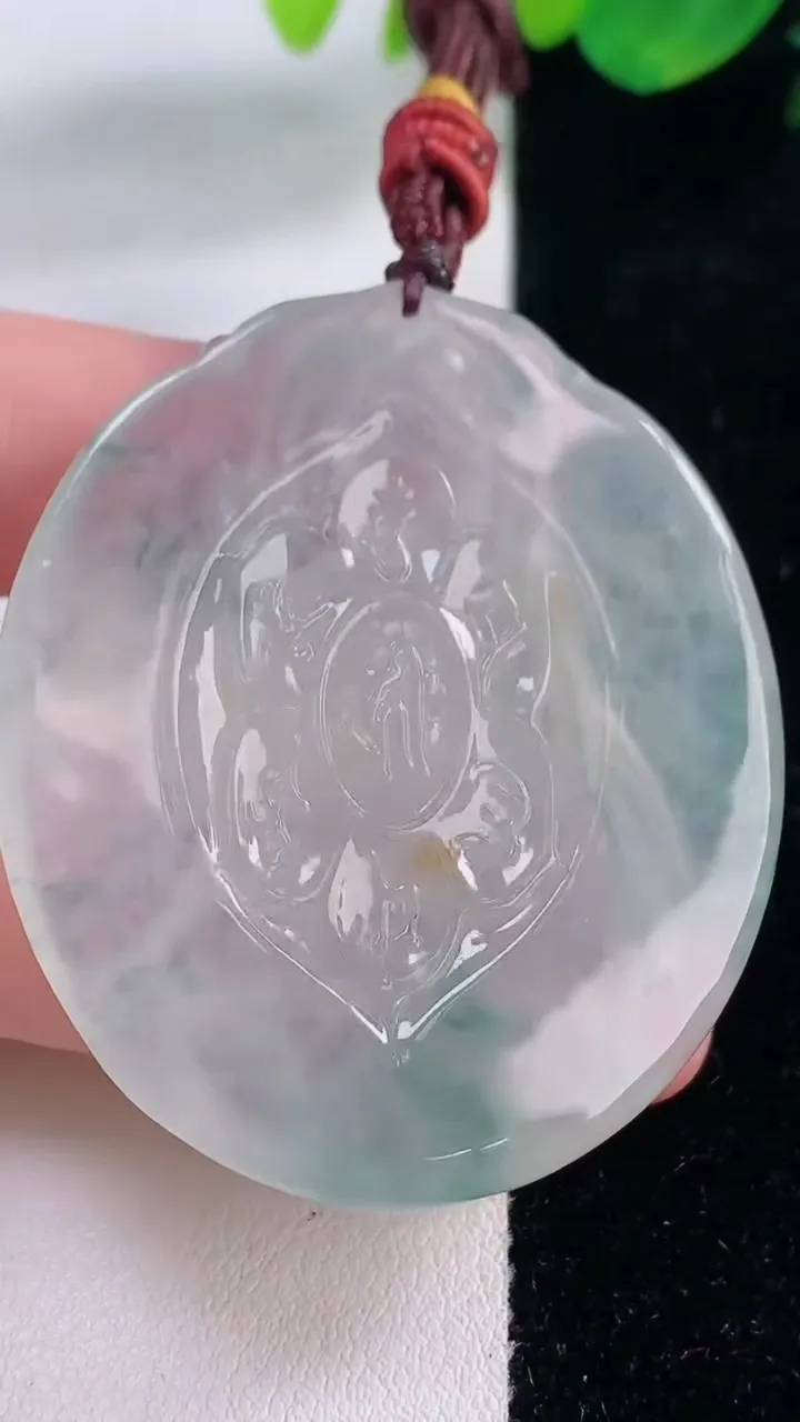 天然A货翡翠种飘花大日如来吊坠，尺寸49.8-41.6-6.4，重量:26.10g
12月2日