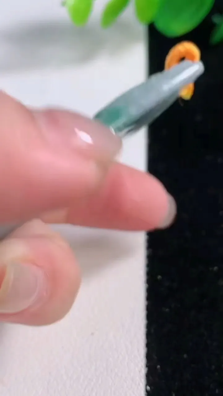 天然A货翡翠山水牌吊坠，尺寸67.8-41.5-4.8，重量:33.88g
12月2日