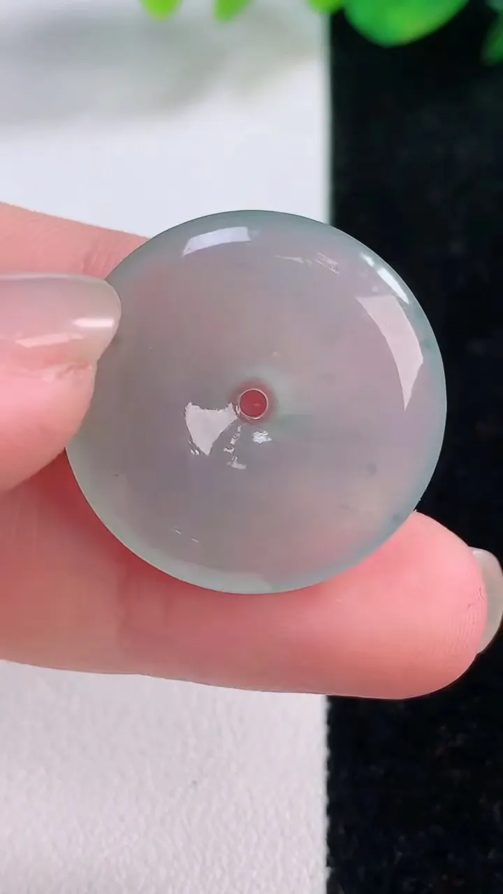 天然A货翡翠冰种飘花平安扣吊坠，尺寸25-4.6，重量:6.42g
12月2日