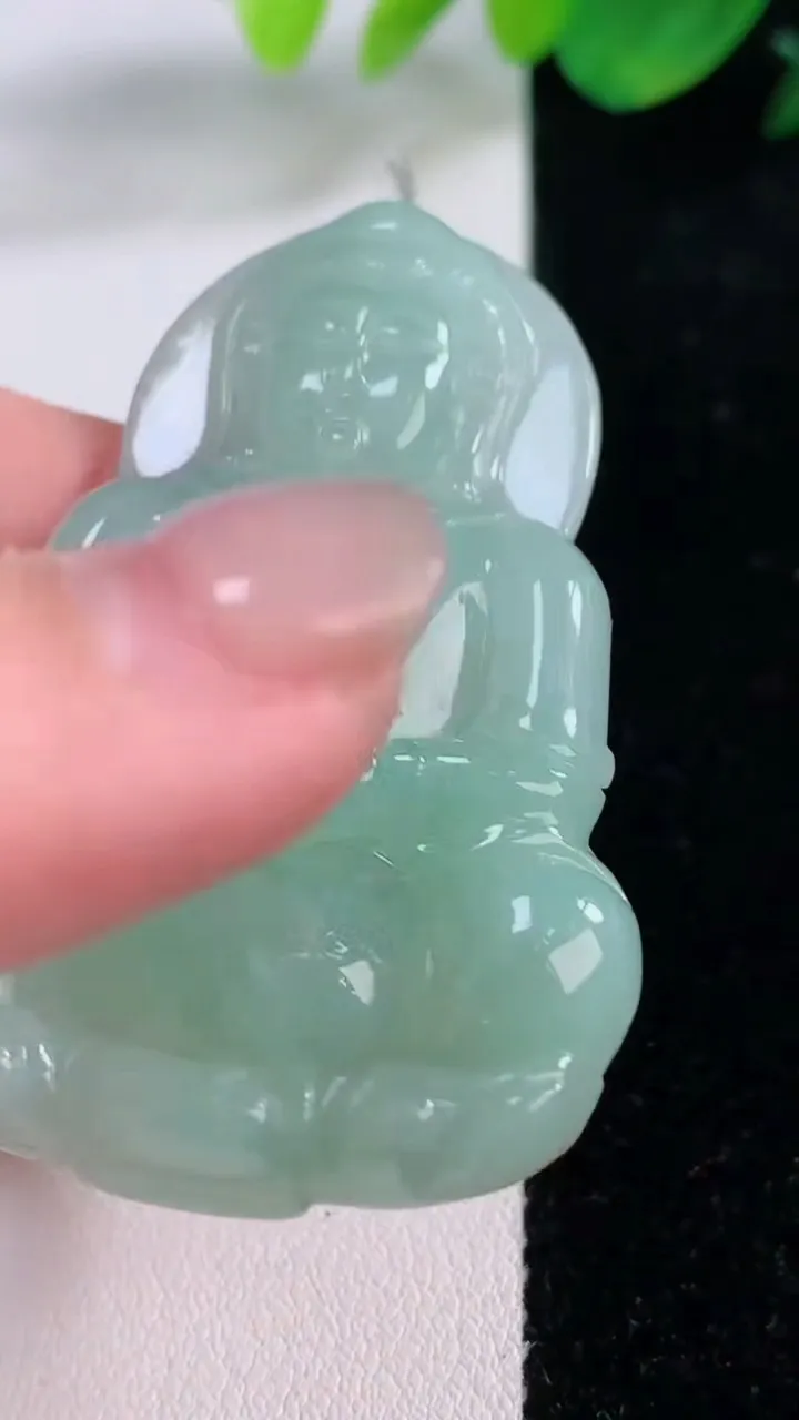 天然A货翡翠观音菩萨吊坠，尺寸53.5-36.6-6.3，重量:21.39g
12月2日