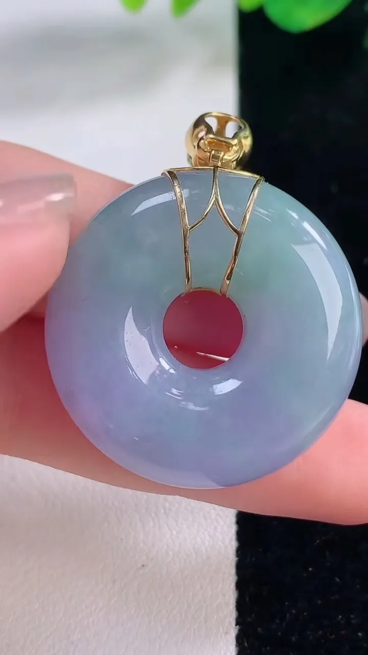 天然A货翡翠18K金春带彩紫罗兰平安环吊坠，尺寸29.7-10，重量:22.55g
12月2日