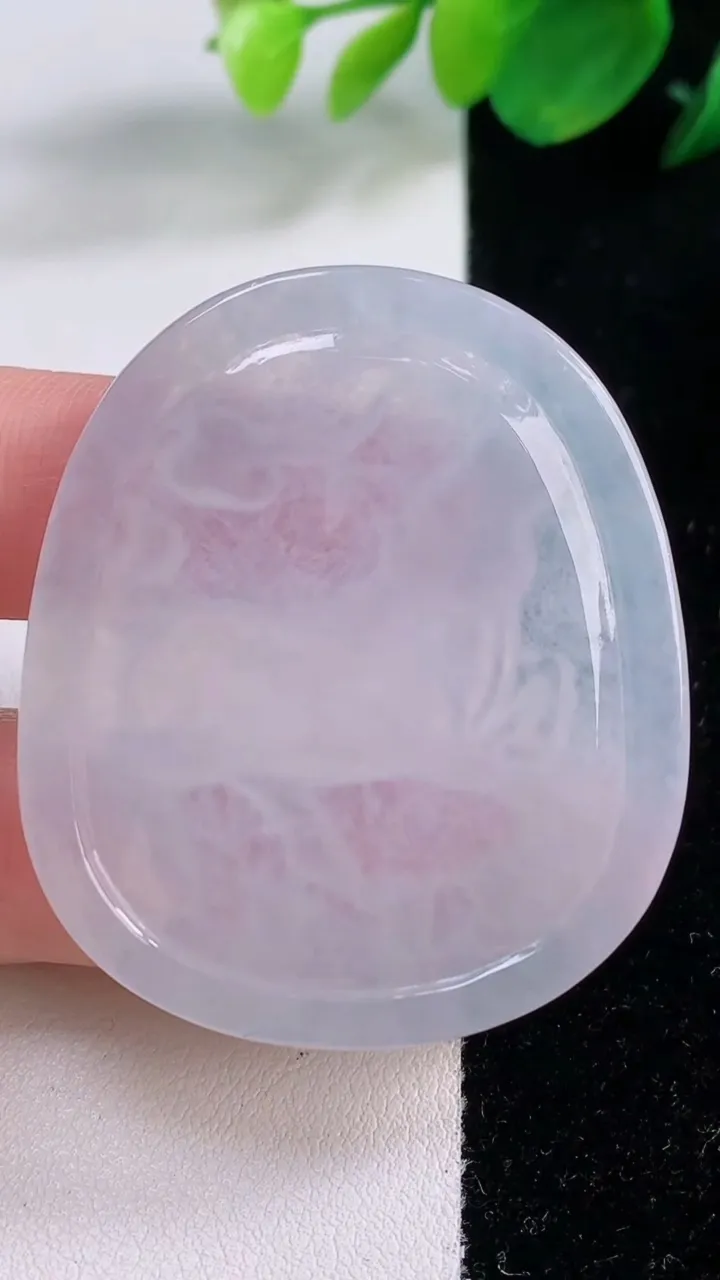 天然A货翡翠紫罗兰生肖牛吊坠，尺寸47.8-40.8-4.8，重量:18.59g
12月2日