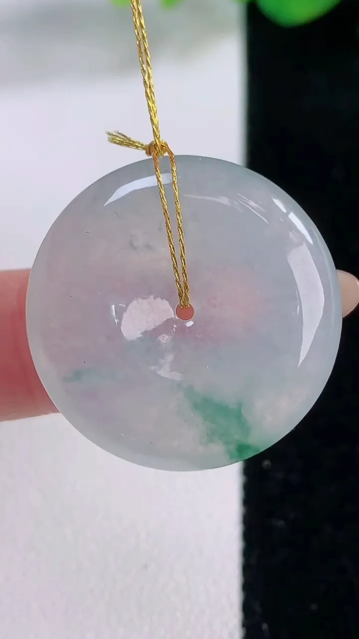 天然A货翡翠冰种飘花平安扣吊坠，尺寸25.8-5.2，重量:8.18g
12月2日