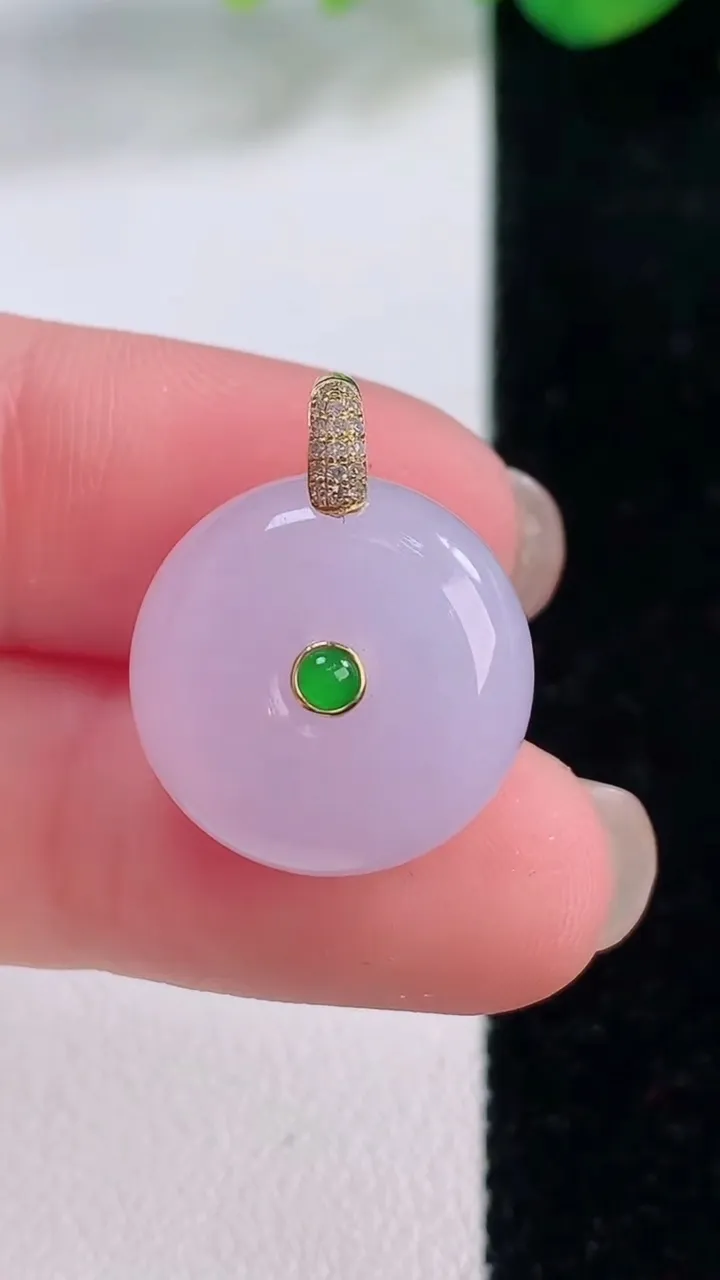 天然A货翡翠18K金紫罗兰平安扣吊坠，尺寸17-7.4，重量:5.08g
12月2日