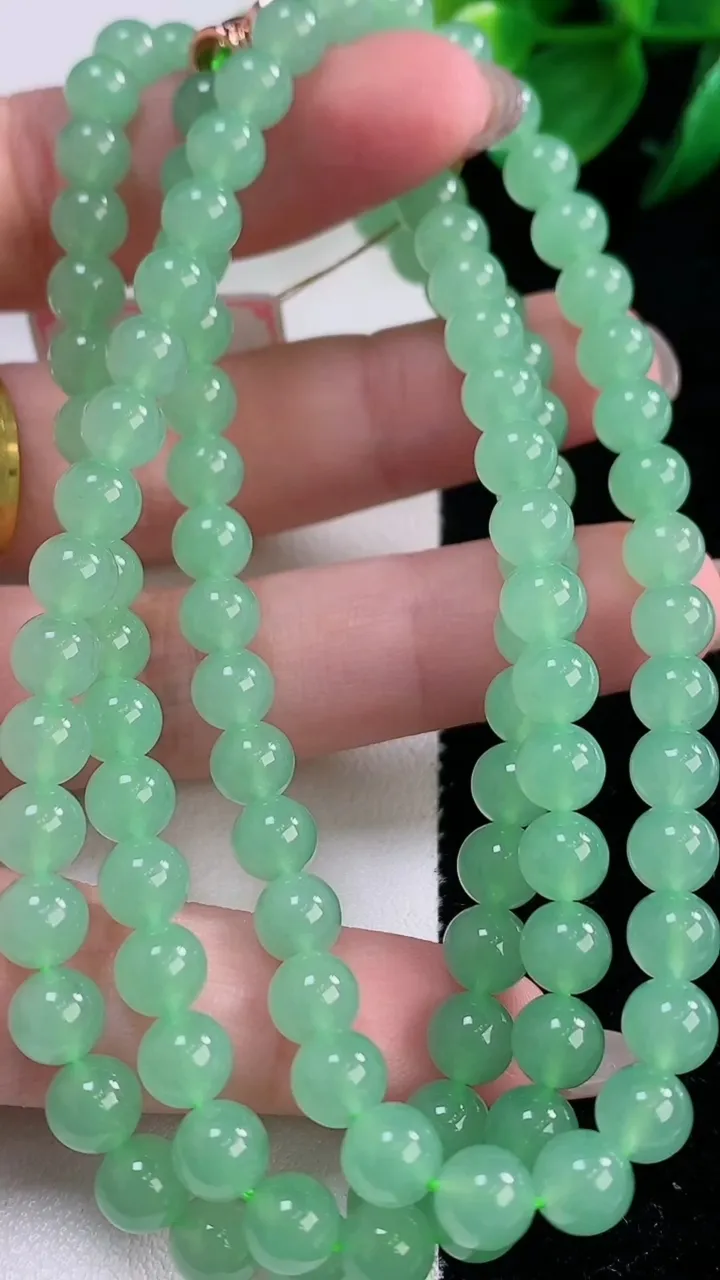 天然A货翡翠圆珠项链，尺寸6-108颗，重量:43.21g12月2日
工厂直销收藏佳品,种好水足，色