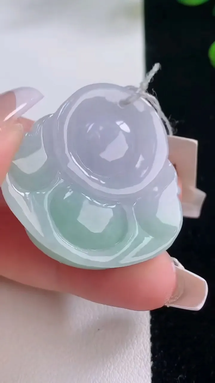 天然A货翡翠佛公吊坠，尺寸35-35-12.9，重量:24.33g
12月2日