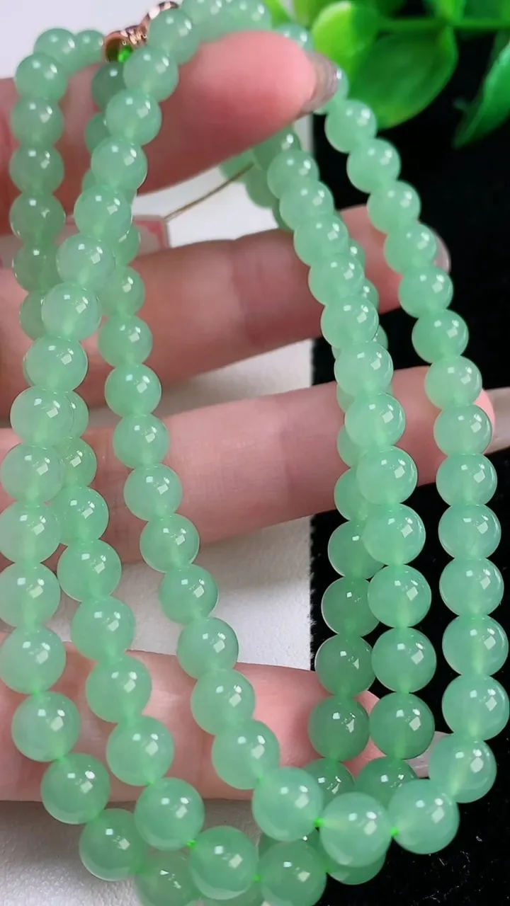 天然A货翡翠圆珠项链，尺寸6-108颗，重量:43.21g12月2日
工厂直销收藏佳品,种好水足，色泽均匀，有种有色，上手高大气！
