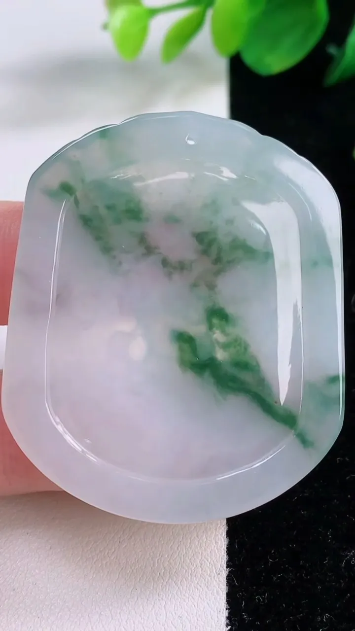 天然A货翡翠飘花生肖鼠吊坠，尺寸51-42.6-4，重量:19.12g
12月2日