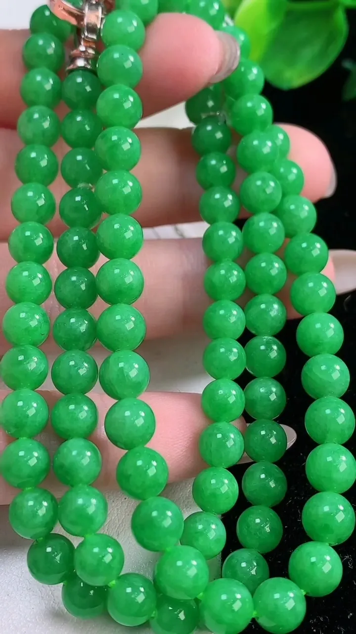 天然A货翡翠圆珠项链，尺寸6-106颗，重量:43.40g12月2日
工厂直销收藏佳品,种好水足，色