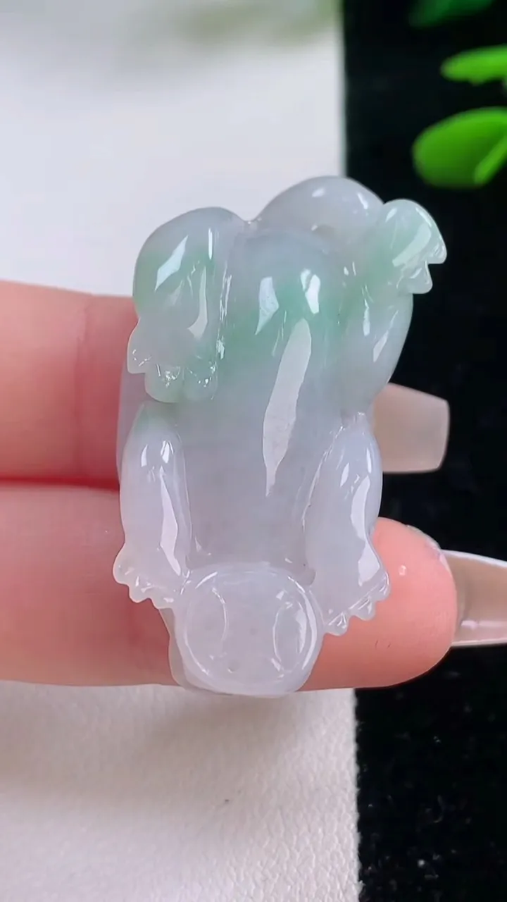 天然A货翡翠貔貅吊坠，尺寸39-21-11.8
12月2日