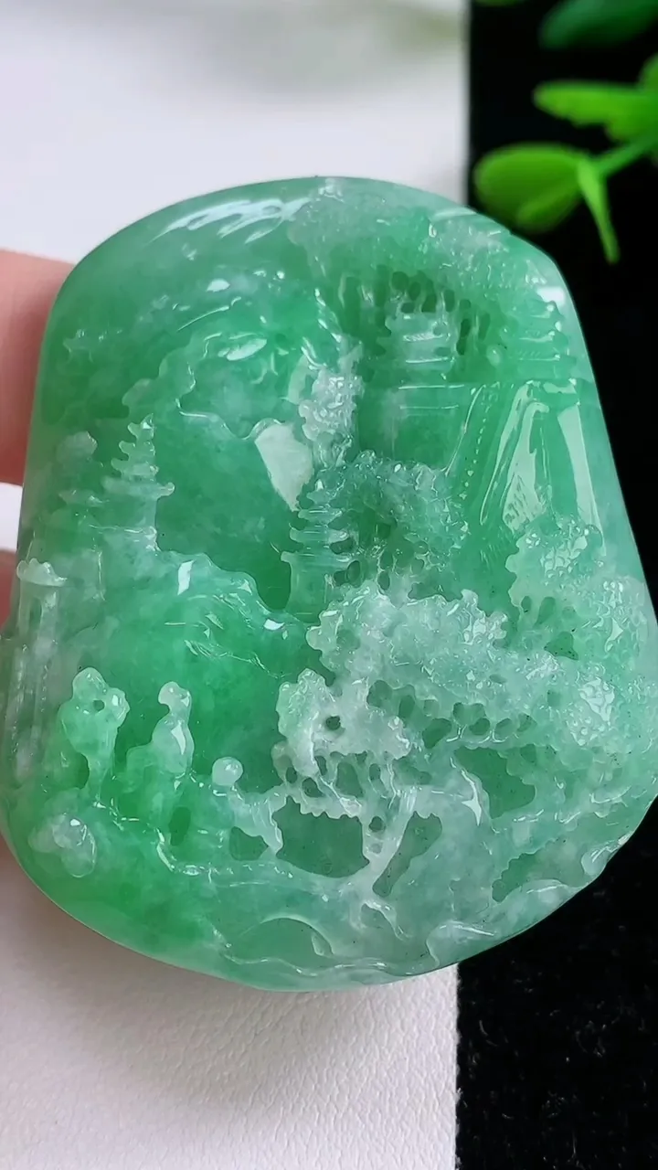 天然A货翡翠山水牌吊坠，尺寸55-46-12，重:54.33g
12月2日