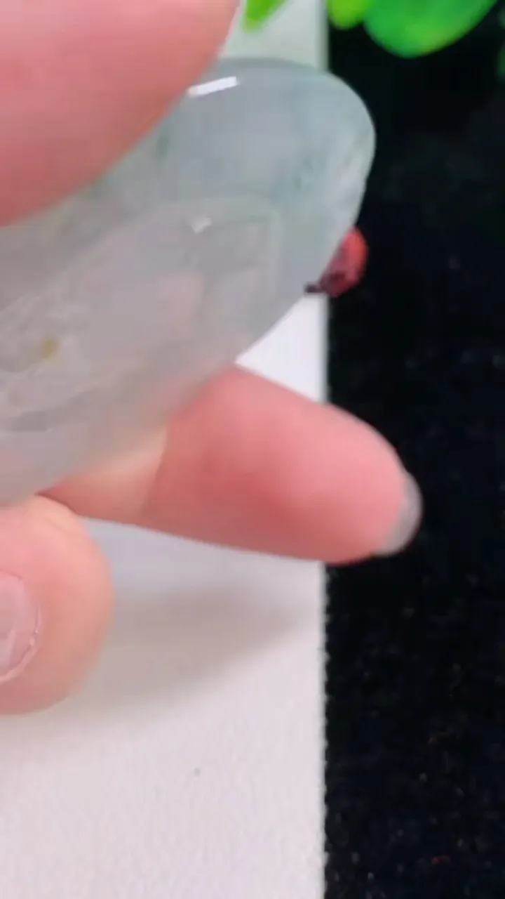 天然A货翡翠种飘花大日如来吊坠，尺寸49.8-41.6-6.4，重量:26.10g
12月2日