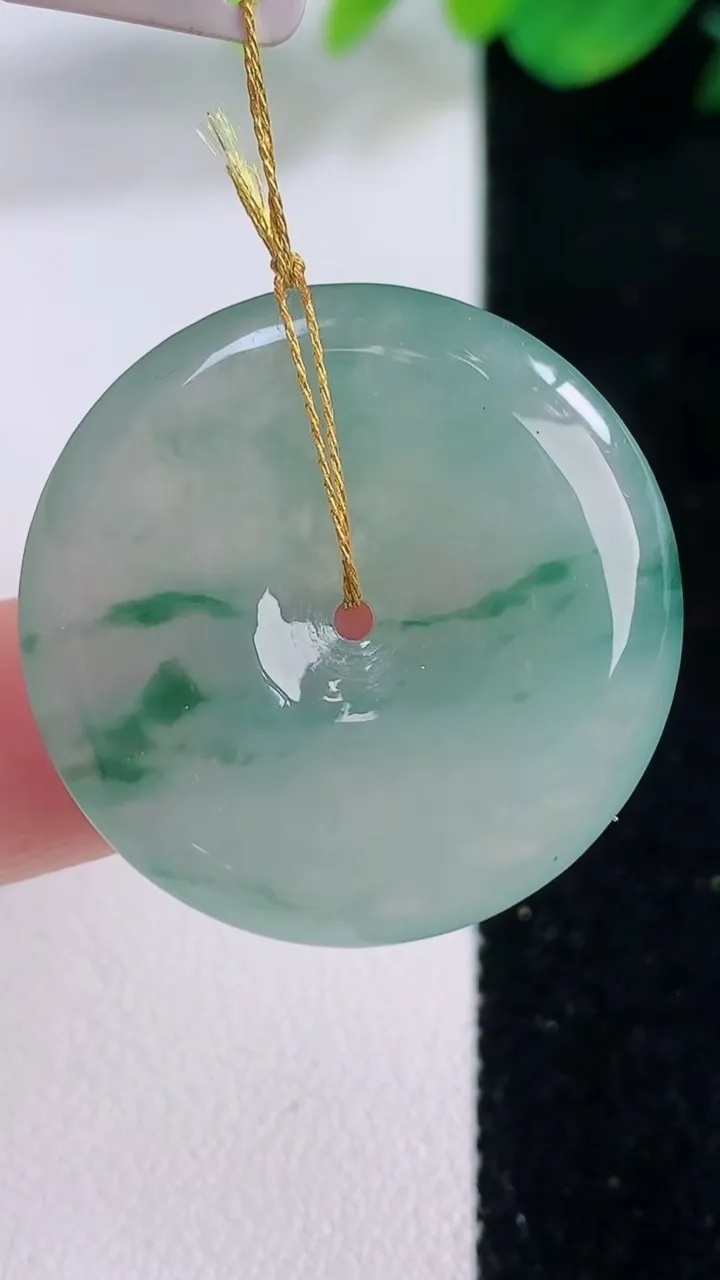 天然A货翡翠冰种飘花平安扣吊坠，尺寸29-5.4，重量:10.76g
12月2日