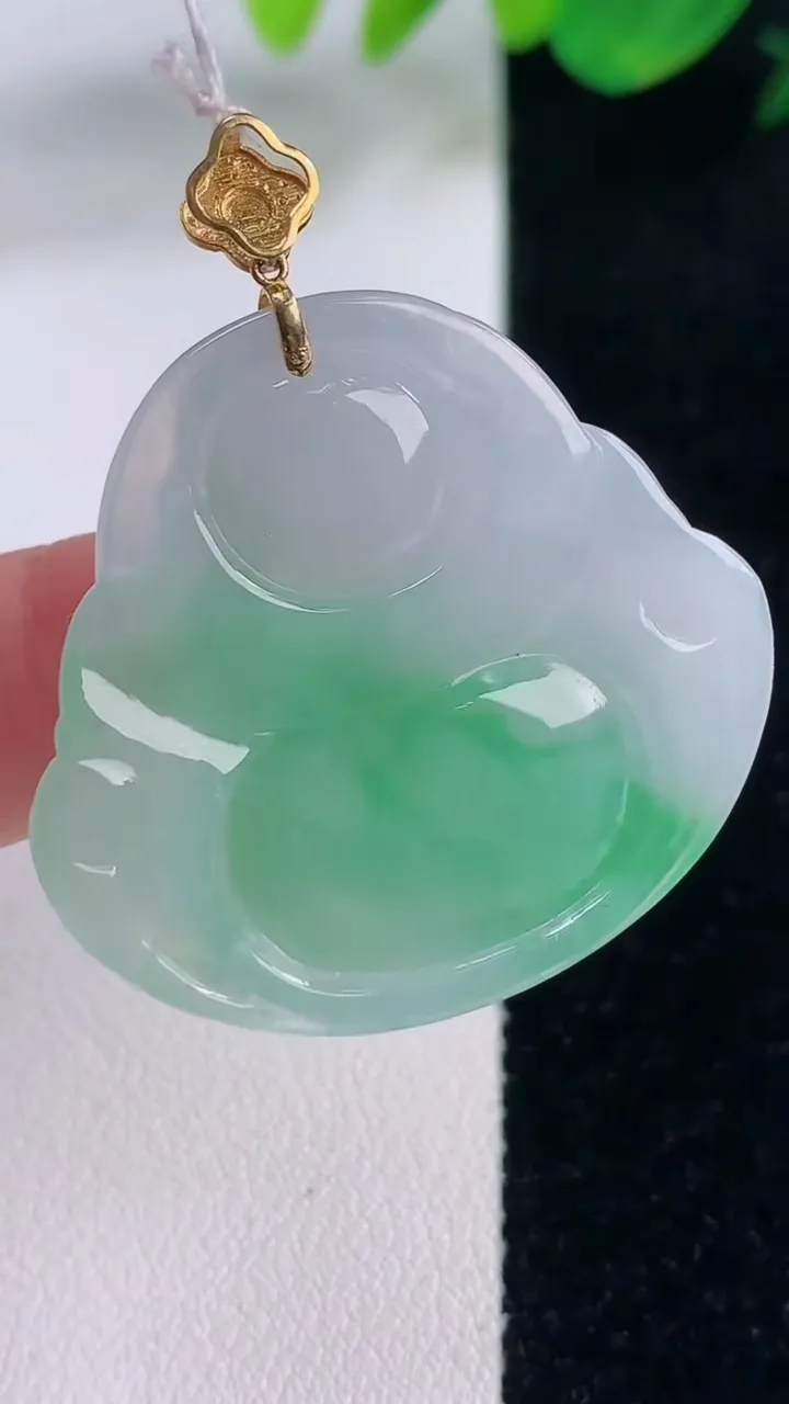 天然A货翡翠佛公吊坠，尺寸32.6-34.5-6.7，重量:11.74g
12月2日