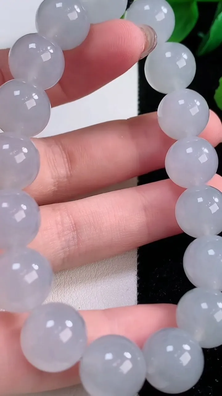 天然A货翡翠种白冰圆珠手串，尺寸12-17颗，重量:53.57g12月2日
工厂直销收藏佳品,种好水
