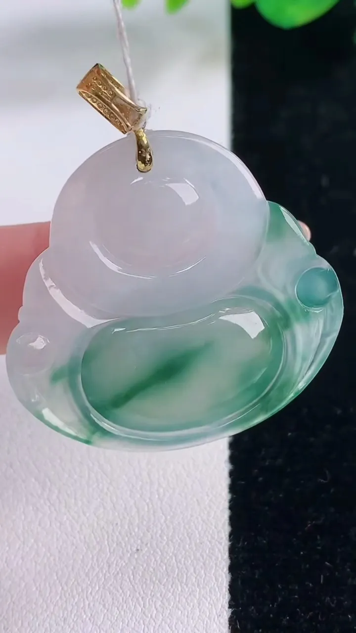 天然A货翡翠种飘花佛公吊坠，尺寸32.6-35-6，重量:10.46g
12月2日