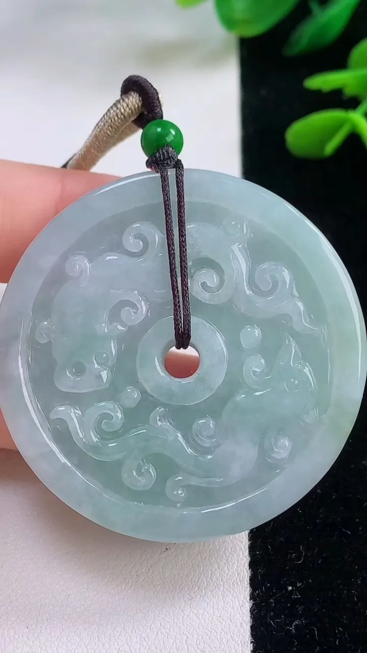 天然A货翡翠凤凰吊坠，尺寸45.6-8.2，重量:40.58g
12月2日