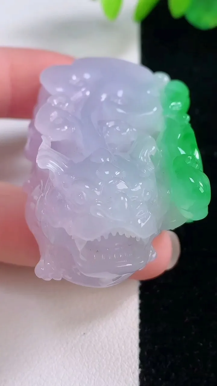 天然A货翡翠指环扳指，尺寸20.5-12-4.6，重量:13.60g2025年12月2日
工厂直销收