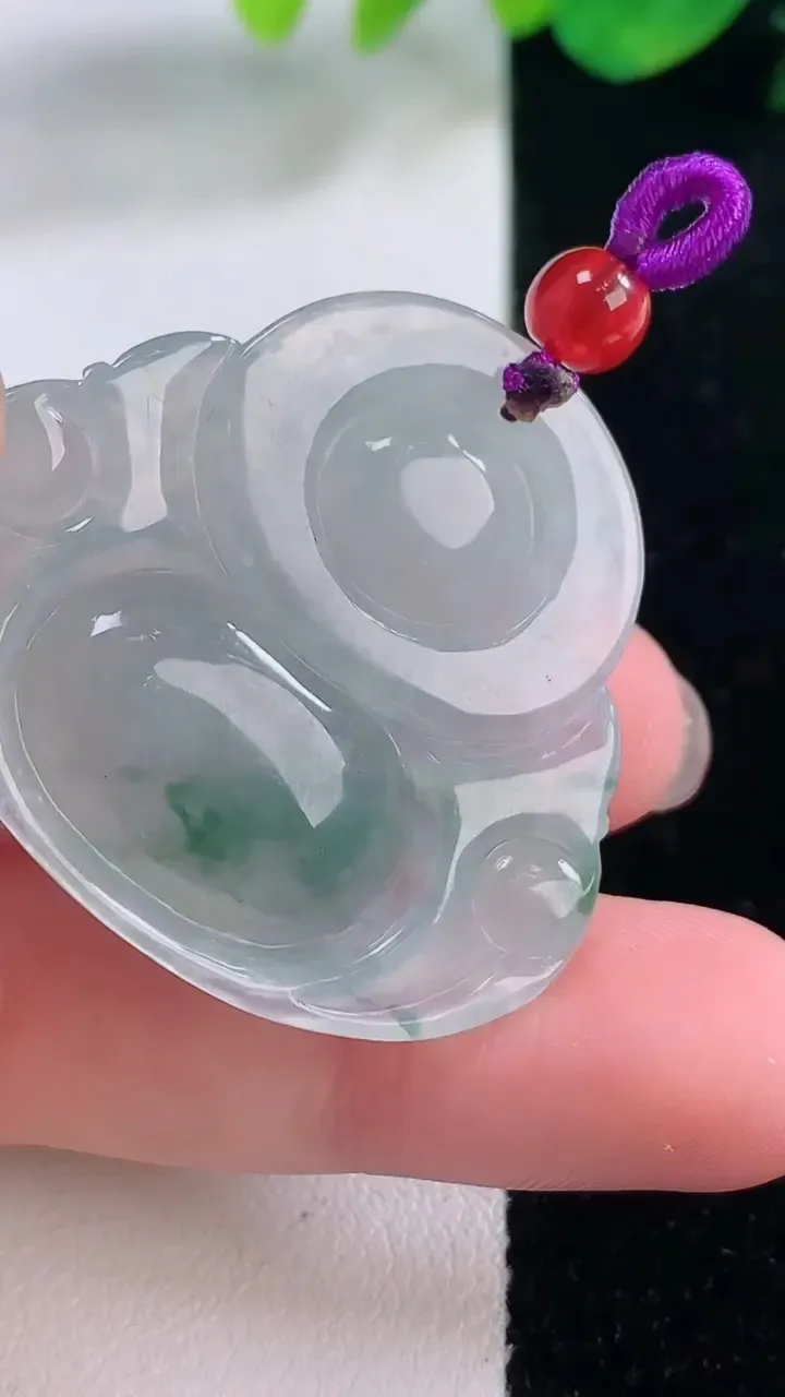 天然A货翡翠冰种飘花佛公吊坠，尺寸33.5-37.4-7.2，重量:13.60g
12月2日