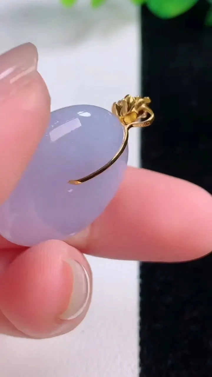 天然A货翡翠18K金紫罗兰平安扣吊坠，尺寸23.6-7.2，重量:9.12g
12月2日