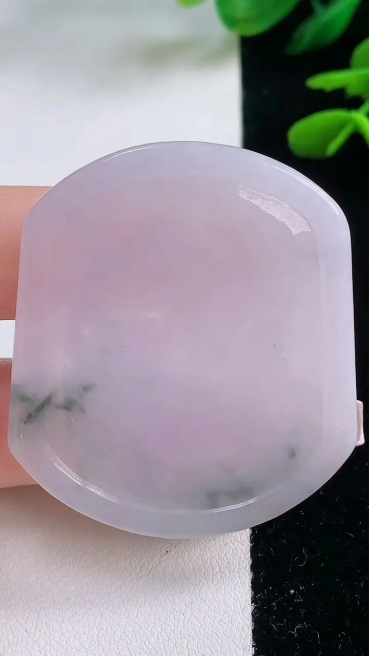 天然A货翡翠紫罗兰飘花麒麟吊坠，尺寸47.8-41.6-3.9，重量:18.45g
12月2日