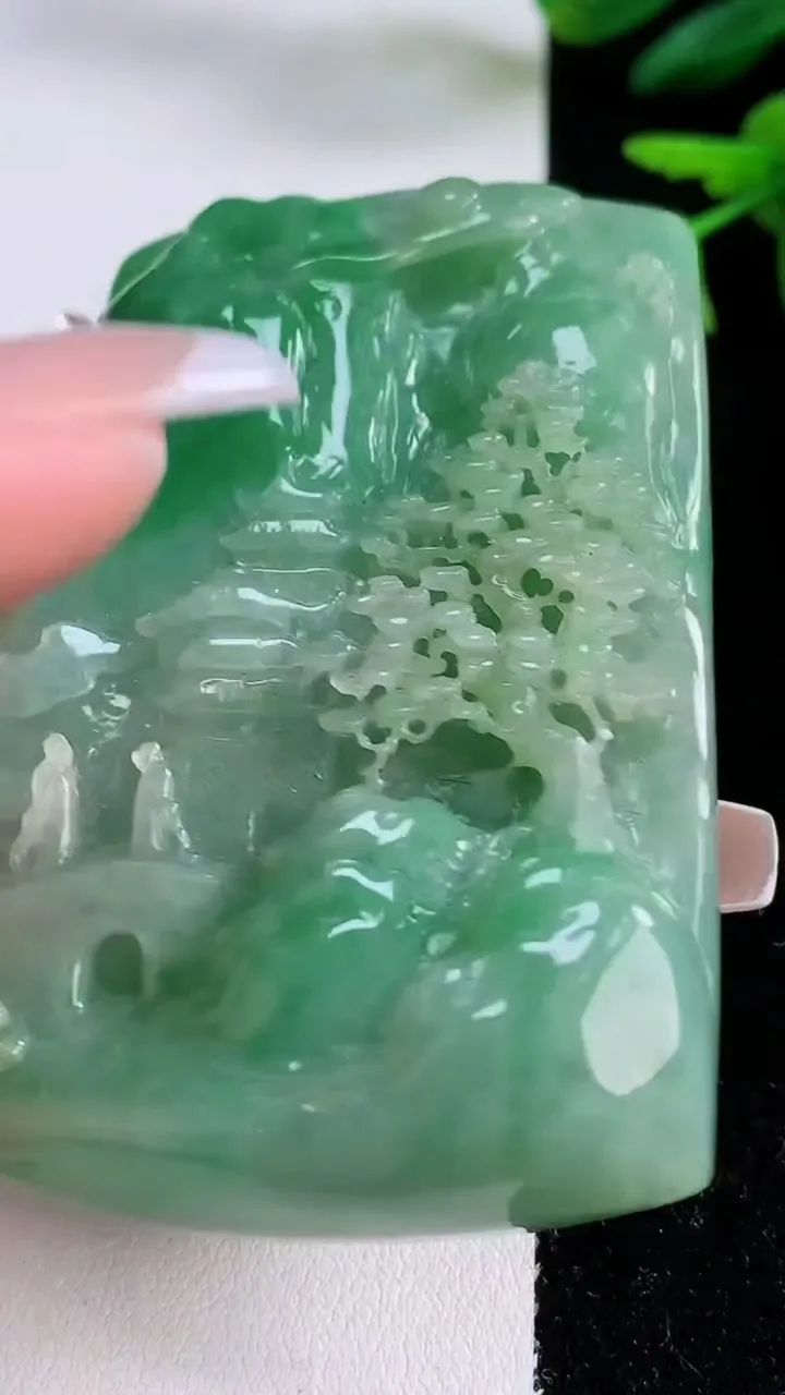 天然A货翡翠山水牌吊坠，尺寸69-46-12，重:89.02g
12月2日