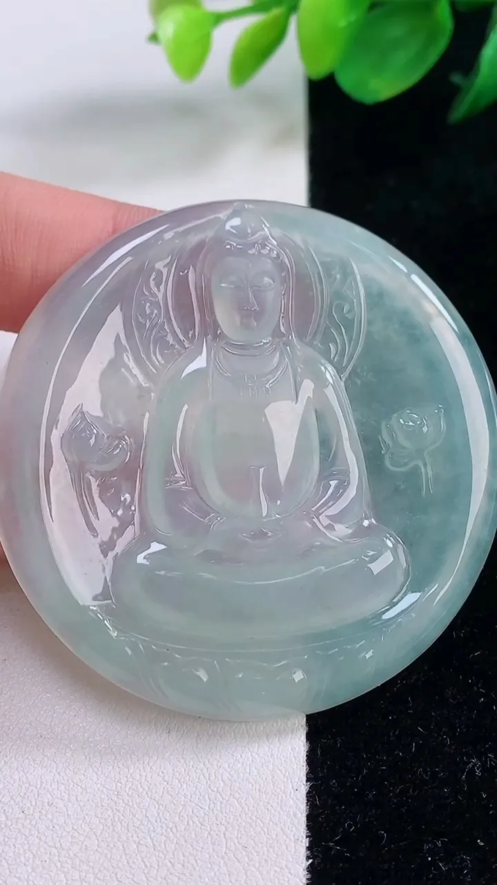 天然A货翡翠观音菩萨吊坠，尺寸54-4.6，重量:30.16g
12月2日