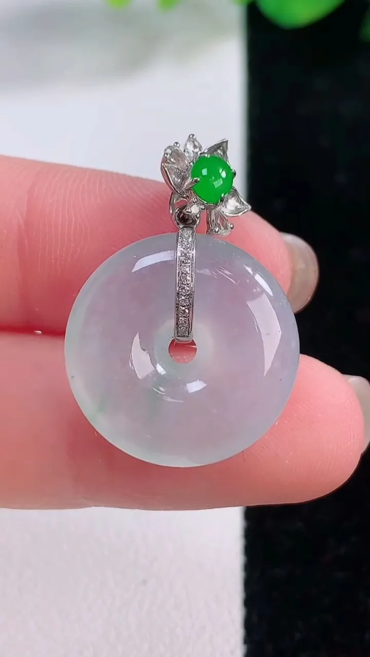 天然A货翡翠平安扣吊坠，尺寸19-5.3，重量:5.03g
12月2日