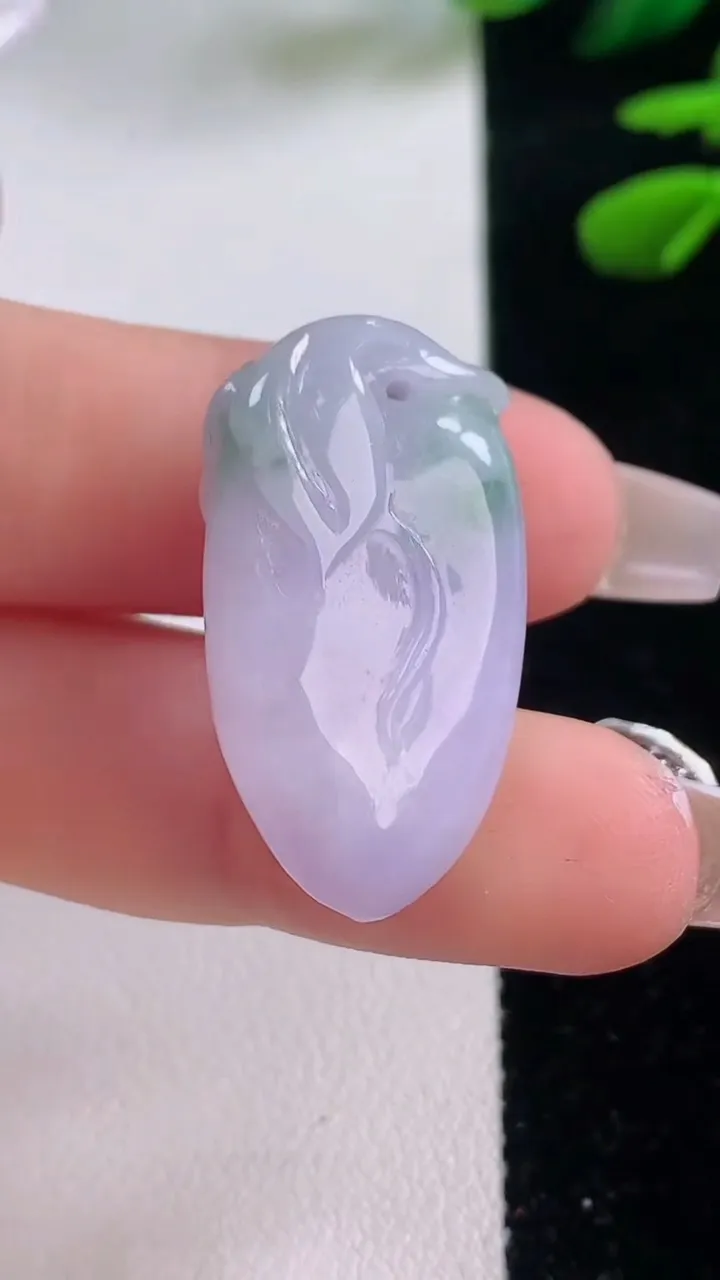 天然A货翡翠紫罗兰飘花寿桃吊坠，尺寸30-16.7-9，重量:8.94g
12月2日