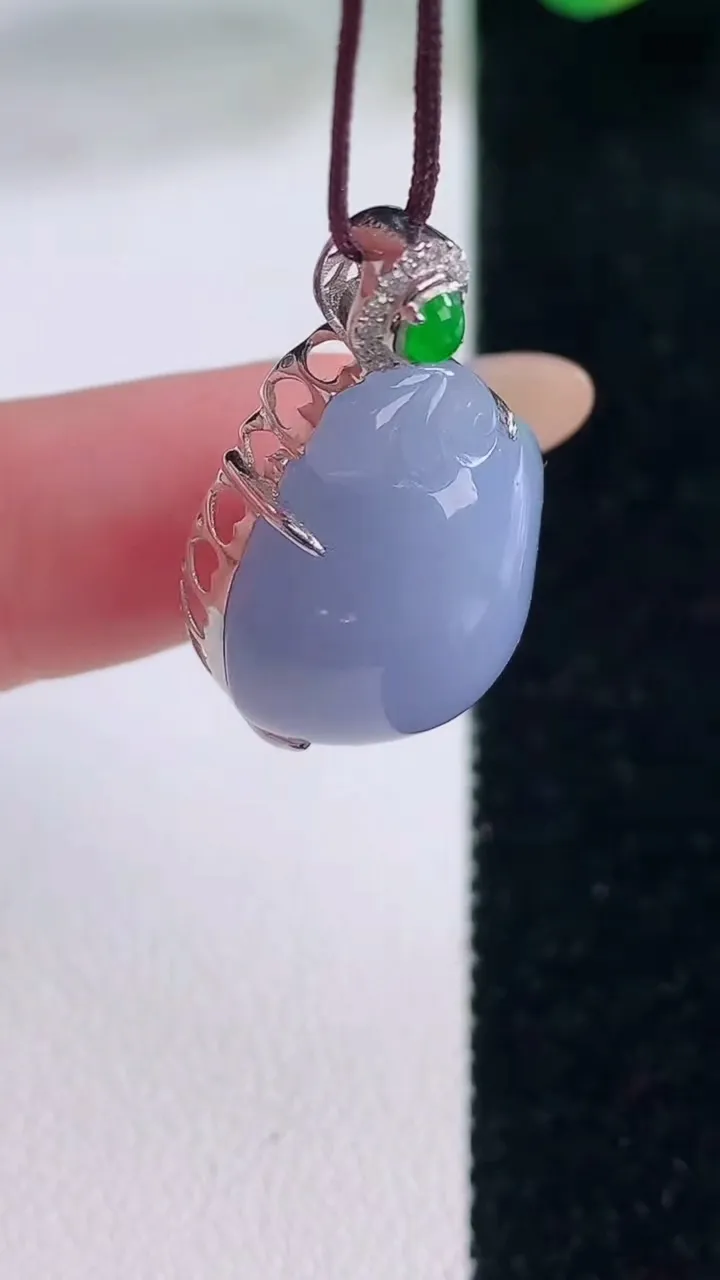 天然A货翡翠18K金紫罗兰寿桃吊坠，尺寸22-16.6-11.7，重量:7.40g
12月2日