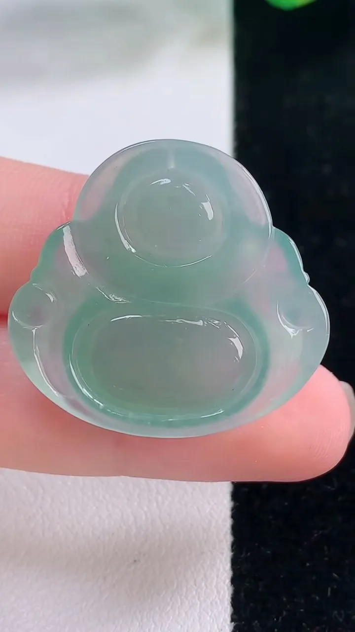 天然A货翡翠佛公吊坠，尺寸28-30.2-6.5，重量:8.57g
12月2日