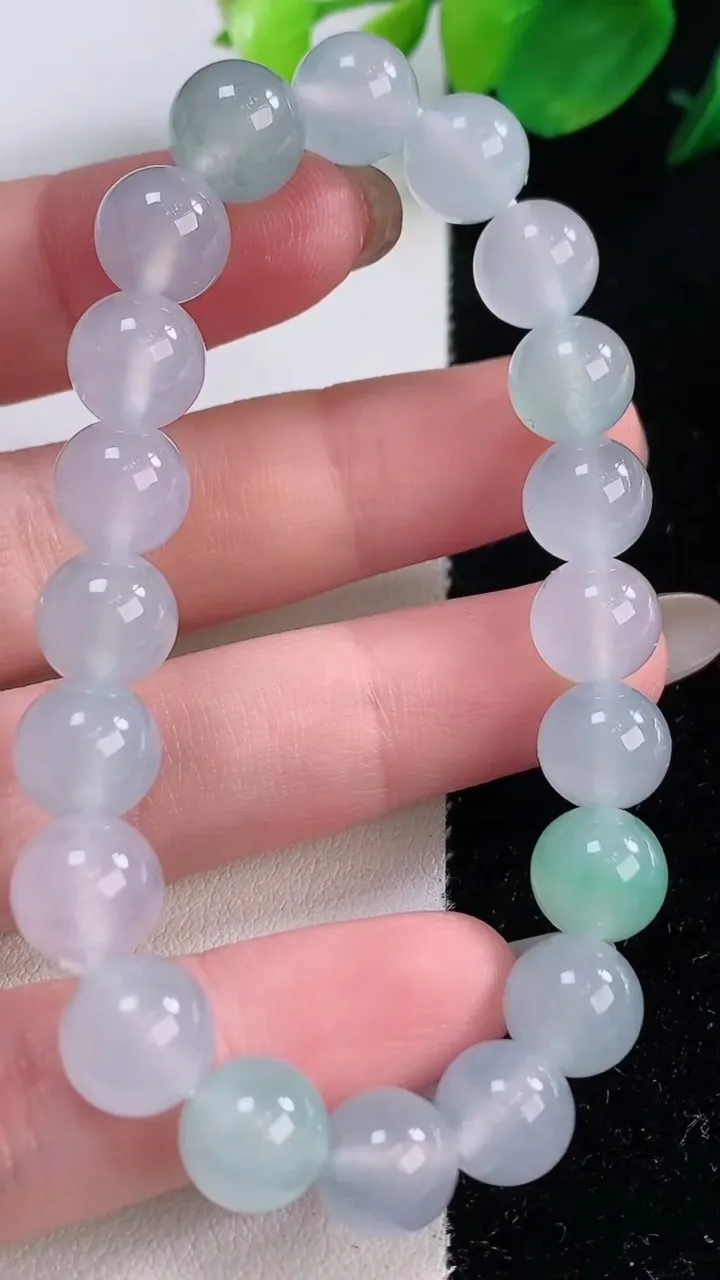 天然A货翡翠圆珠手串，尺寸8.9-20颗，重量:26.98g12月2日
工厂直销收藏佳品,种好水足，色泽均匀，有种有色，上手高大气！