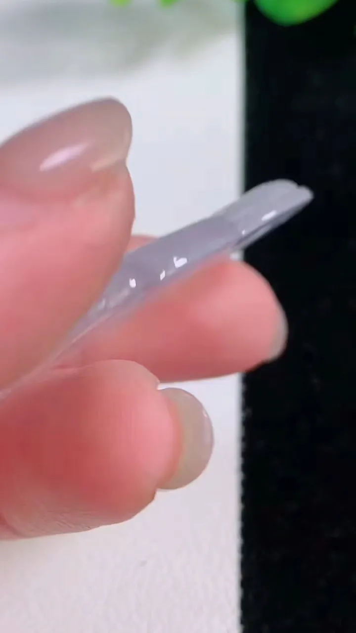 天然A货翡翠观音菩萨吊坠，尺寸40-24.8-3.8，重量:7.10g
12月2日