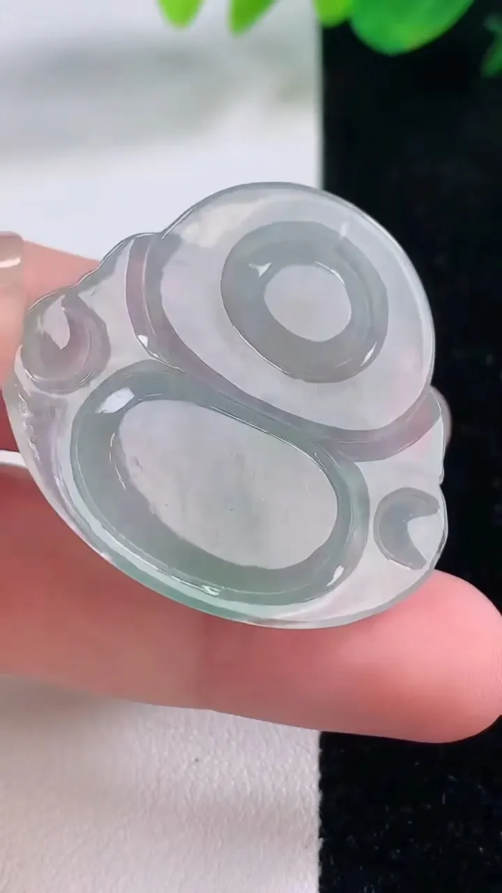 天然A货翡翠佛公吊坠，尺寸33.4-36.7-6.2，重量:11.28g
12月2日